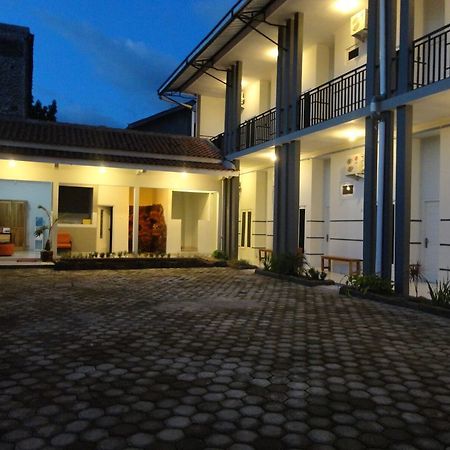 Pendowo Huis Guest House Yogyakarta Esterno foto