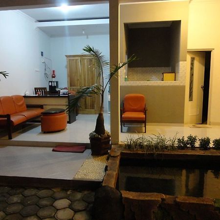 Pendowo Huis Guest House Yogyakarta Esterno foto