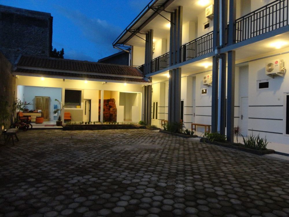 Pendowo Huis Guest House Yogyakarta Esterno foto