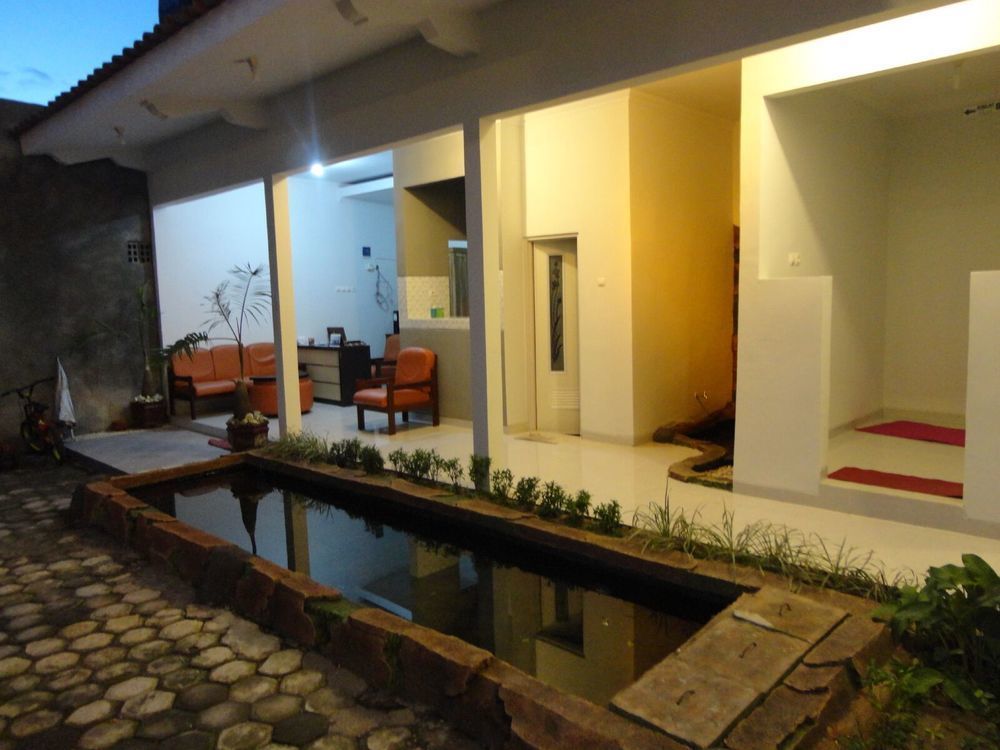 Pendowo Huis Guest House Yogyakarta Esterno foto
