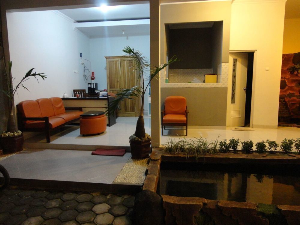 Pendowo Huis Guest House Yogyakarta Esterno foto